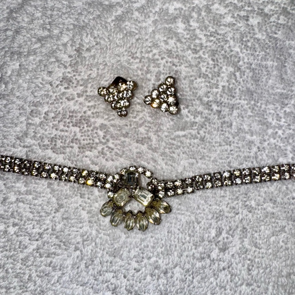 Vintage Elegant Silver Rhinestone Jewelry Set 12” Choker with earrings